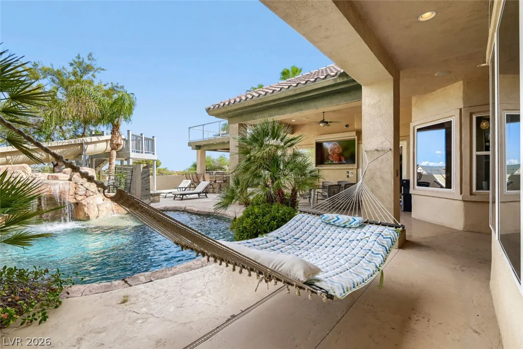 2010 Shenley, Las Vegas, NV 89117