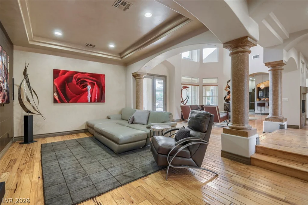 2010 Shenley, Las Vegas, NV 89117