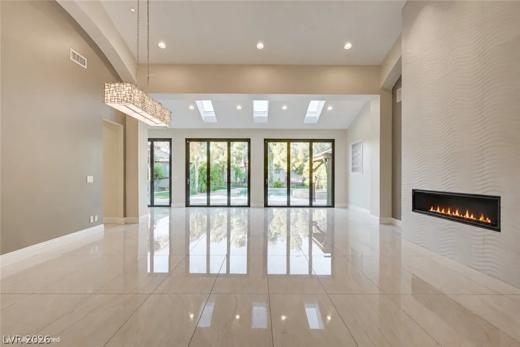 3745 Pacific, Las Vegas, NV 89121