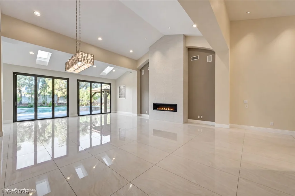 3745 Pacific, Las Vegas, NV 89121