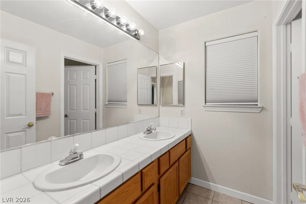 1821 Derbyshire, Las Vegas, NV 89117
