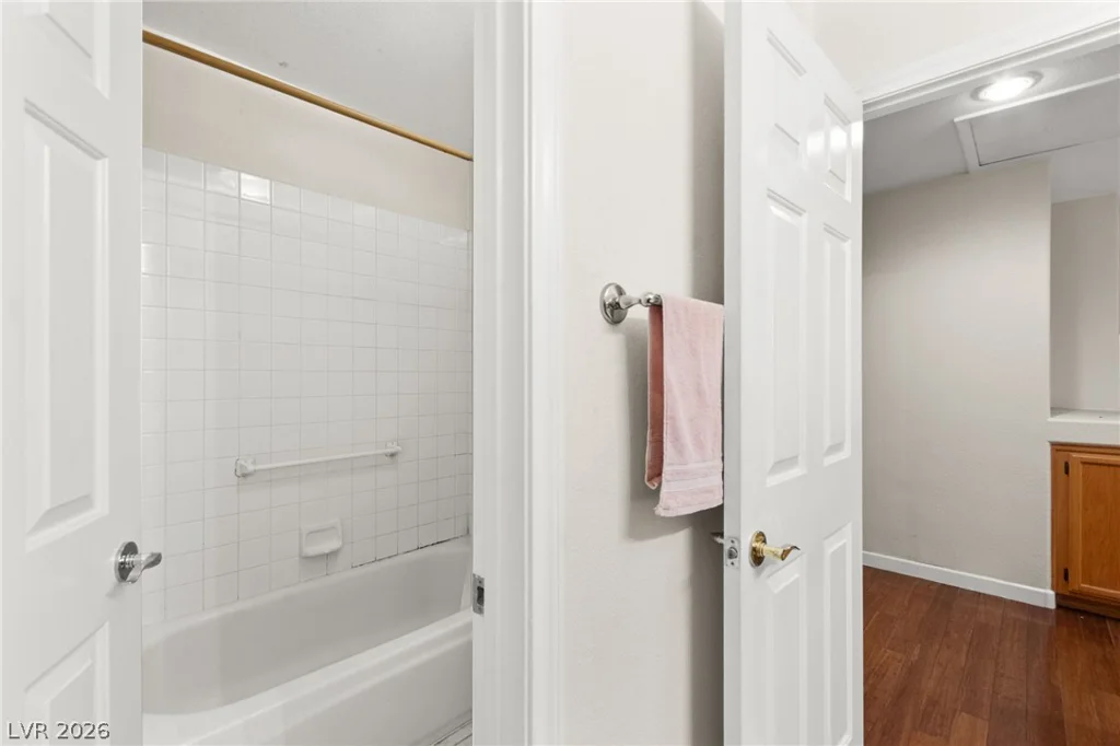 1821 Derbyshire, Las Vegas, NV 89117