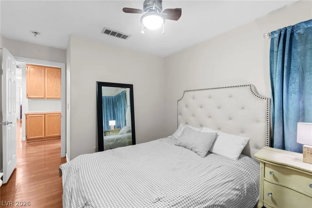 1821 Derbyshire, Las Vegas, NV 89117