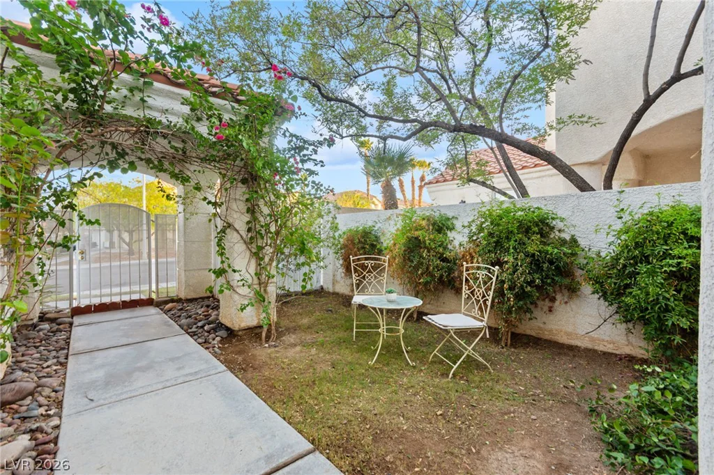 1821 Derbyshire, Las Vegas, NV 89117