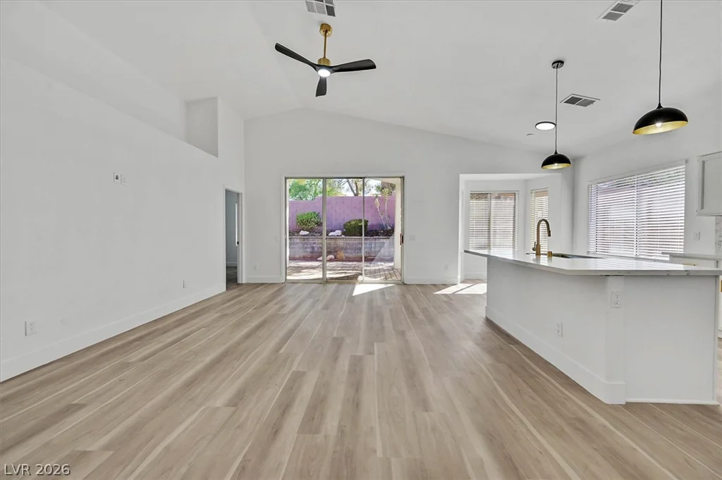 8433 Sea Glen, Las Vegas, NV 89128