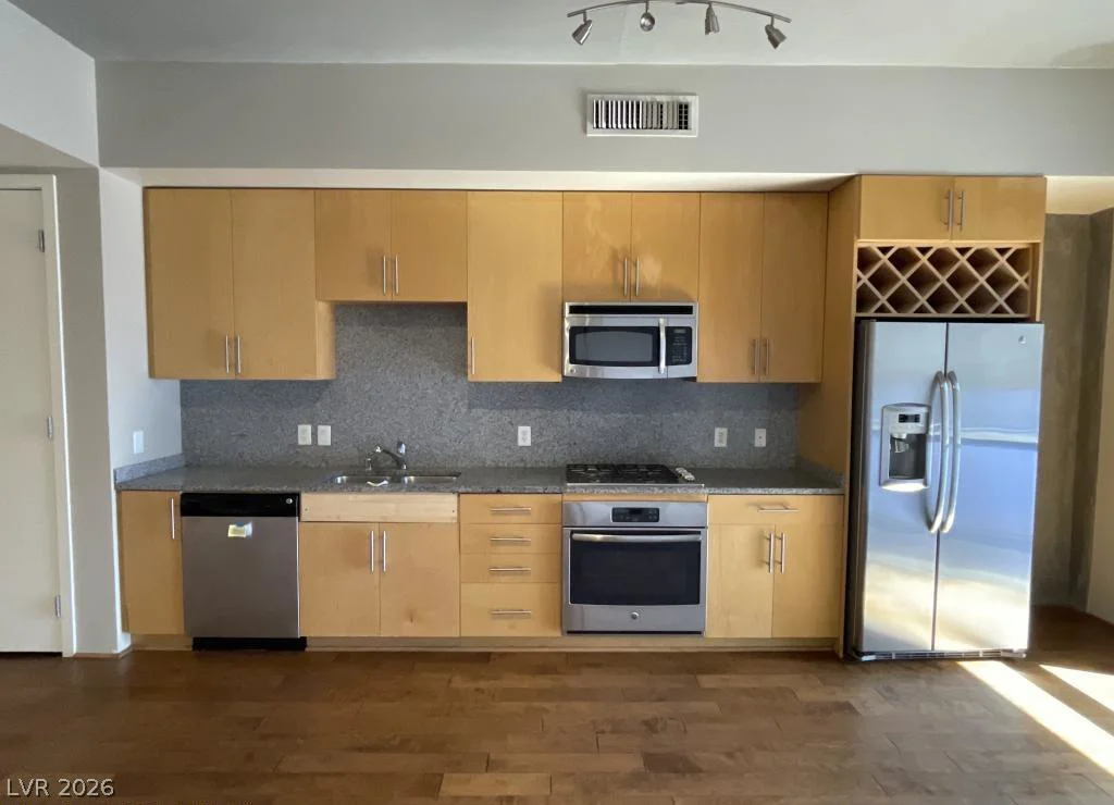 353 Bonneville, Las Vegas, NV 89101