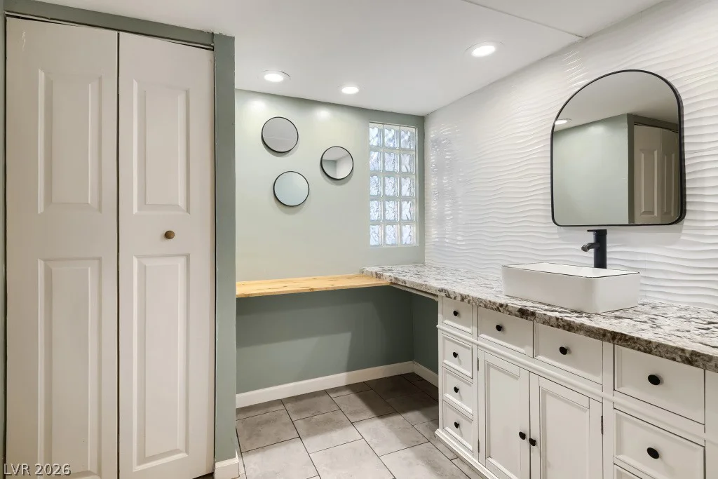 5422 Sir Richard, Las Vegas, NV 89110