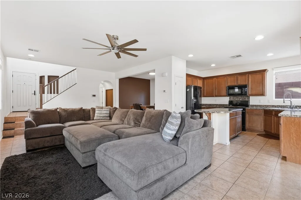 7707 Lone Shepherd, Las Vegas, NV 89166