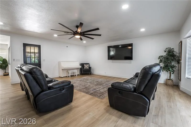 3021 Woods, Las Vegas, NV 89108