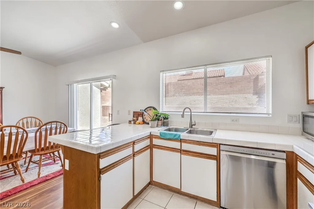 2560 Fort Lauderdale, Las Vegas, NV 89156