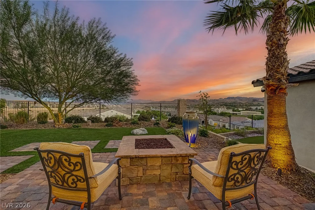 24 Cliffwater, Henderson, NV 89011
