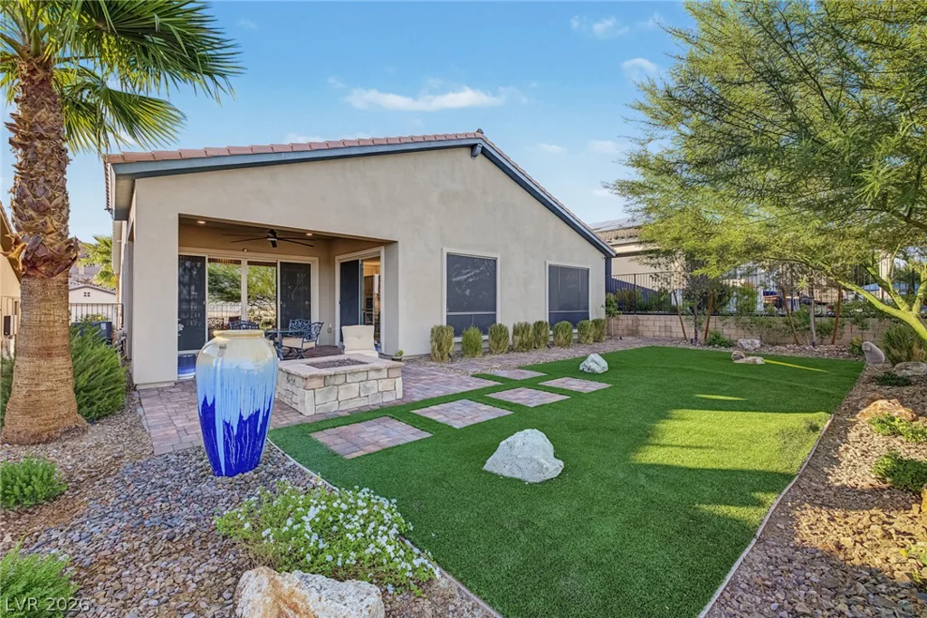 24 Cliffwater, Henderson, NV 89011