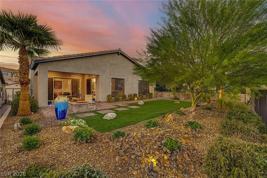 24 Cliffwater, Henderson, NV 89011