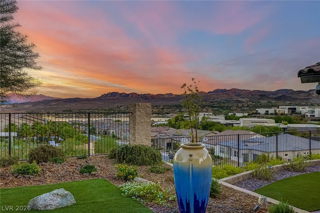 24 Cliffwater, Henderson, NV 89011