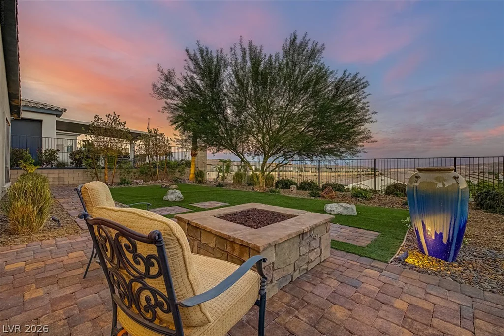 24 Cliffwater, Henderson, NV 89011