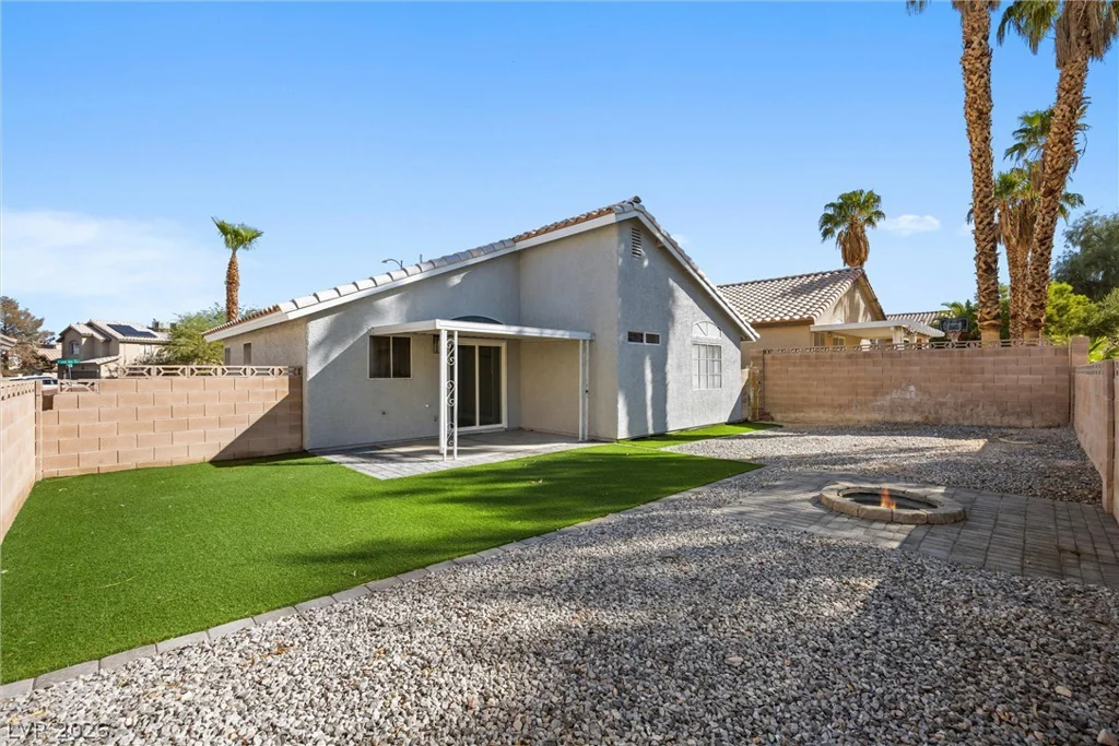 6461 Grand Oaks, Las Vegas, NV 89156