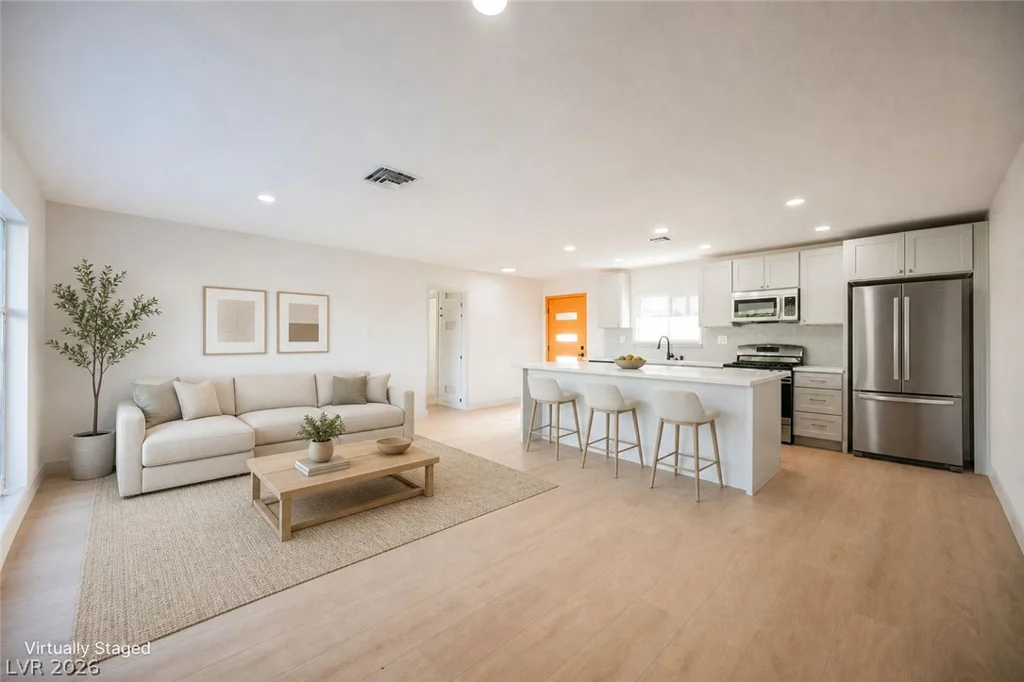 906 Baker, Las Vegas, NV 89108