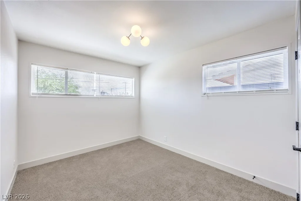 906 Baker, Las Vegas, NV 89108