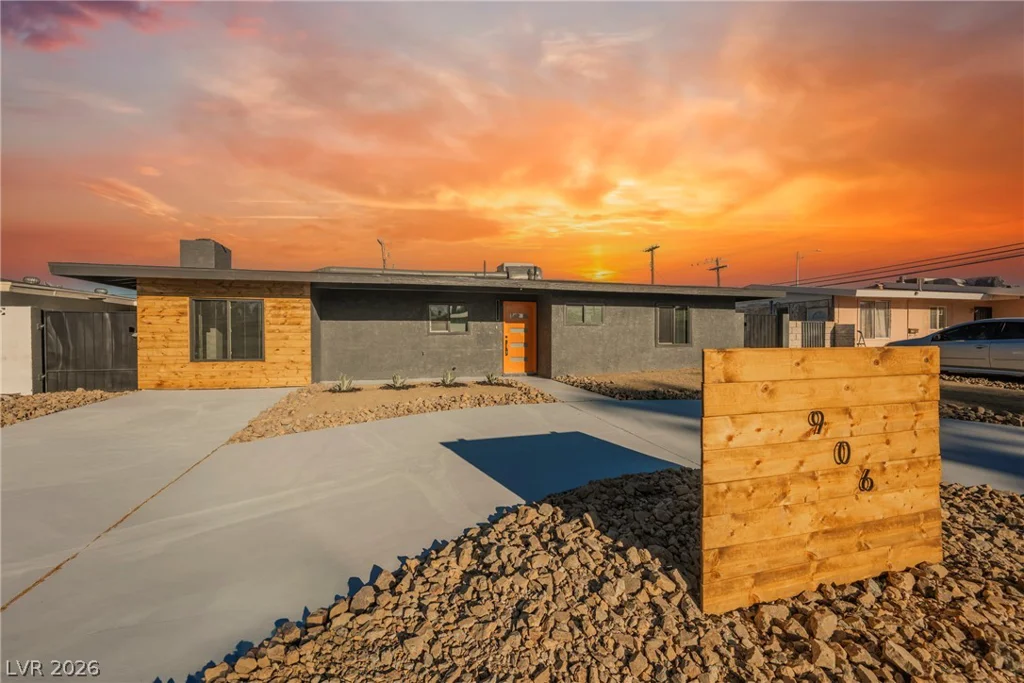 906 Baker, Las Vegas, NV 89108