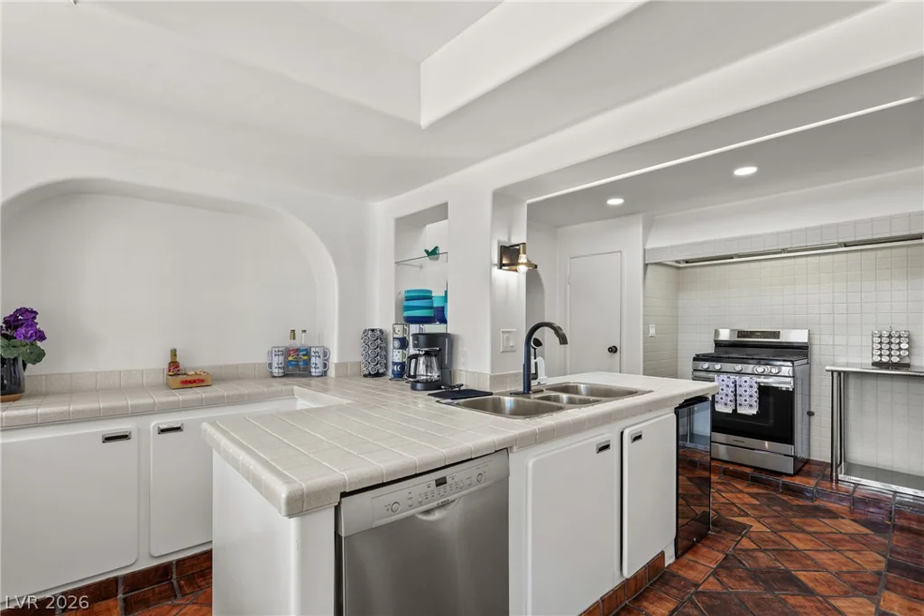 5440 Black Knight, Las Vegas, NV 89119