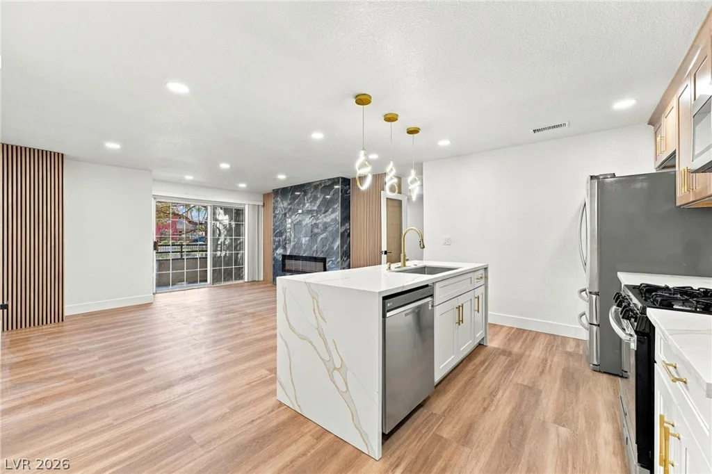 2200 Fort Apache, Las Vegas, NV 89117