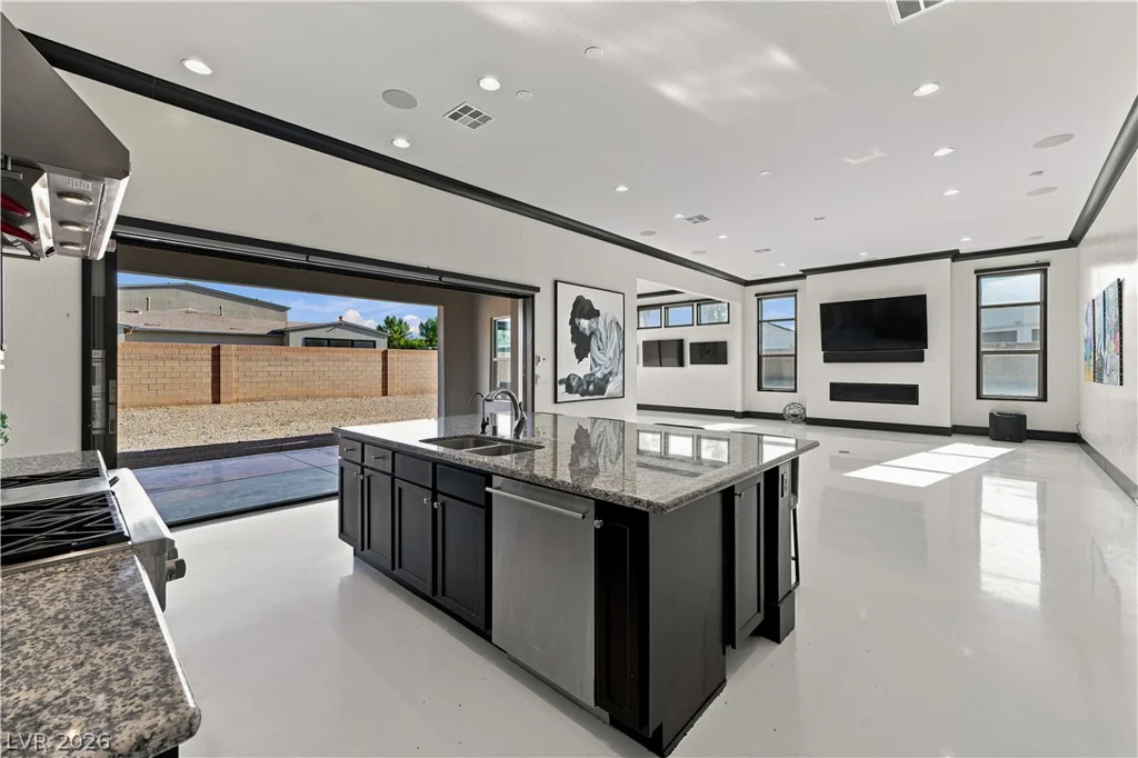 8041 Hamilton Mountain, Las Vegas, NV 89113