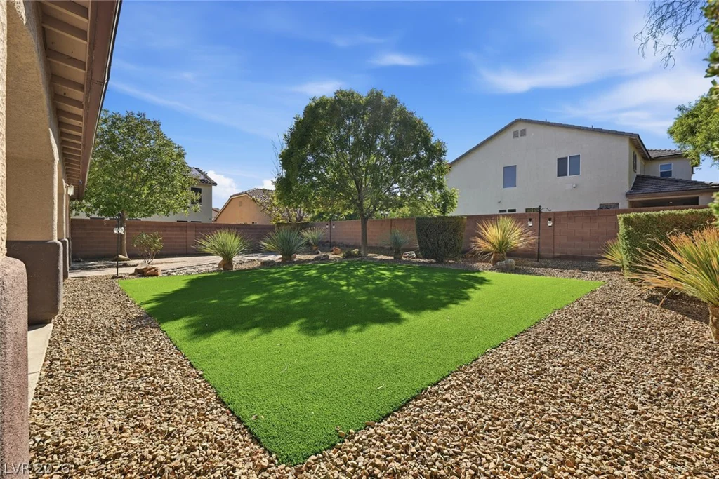 7871 Horse Bridle, Las Vegas, NV 89131