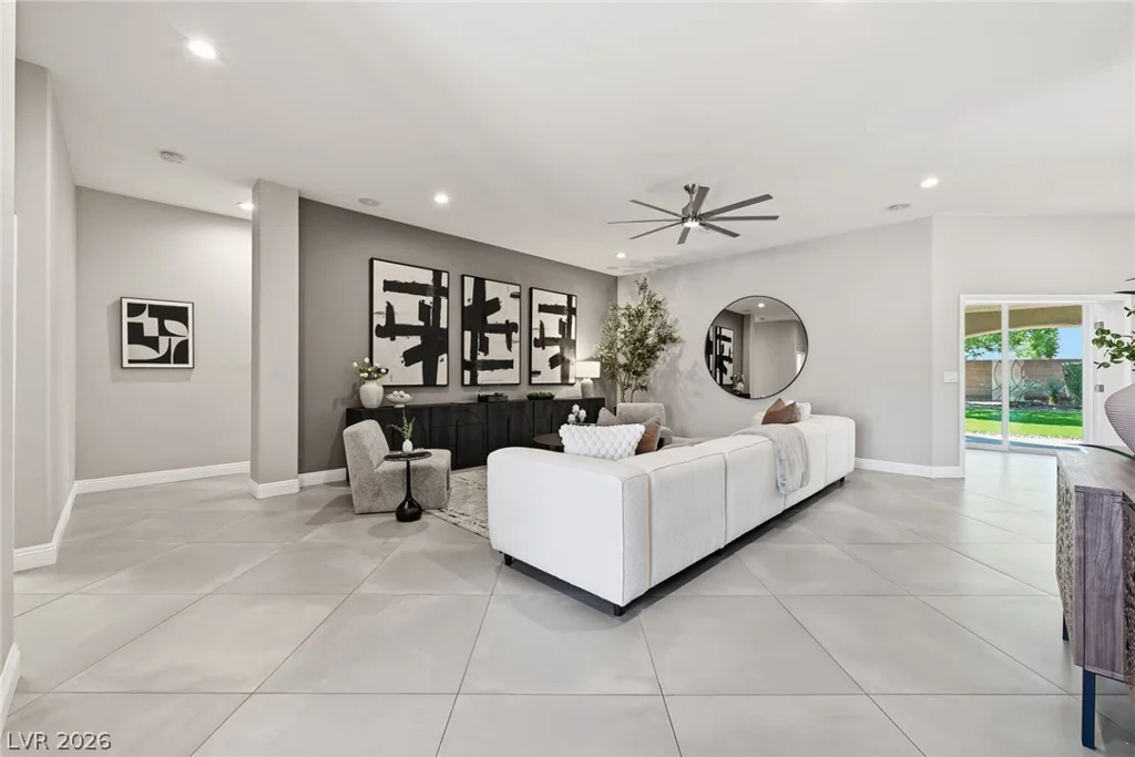 7871 Horse Bridle, Las Vegas, NV 89131