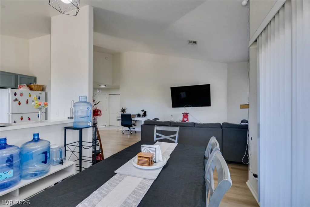 5016 Rainbow, Las Vegas, NV 89118