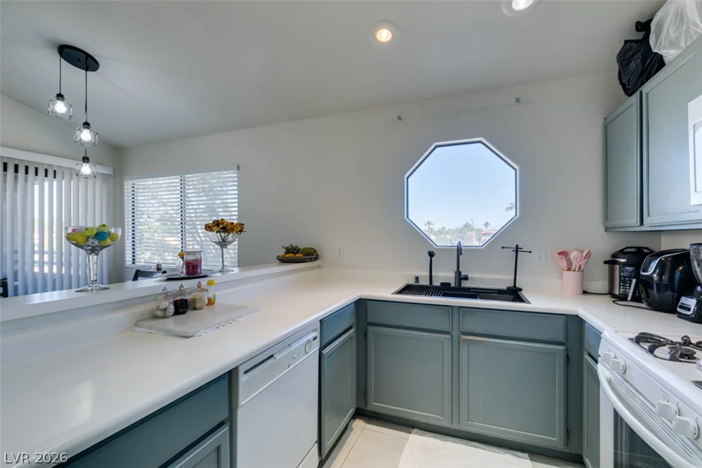 5016 Rainbow, Las Vegas, NV 89118
