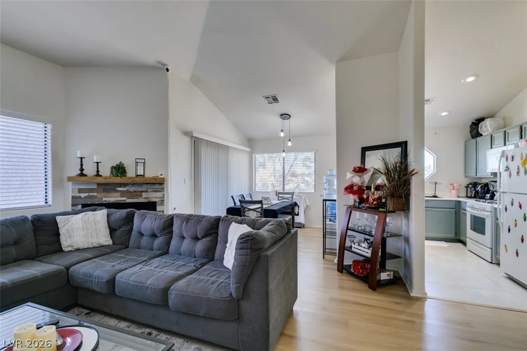 5016 Rainbow, Las Vegas, NV 89118