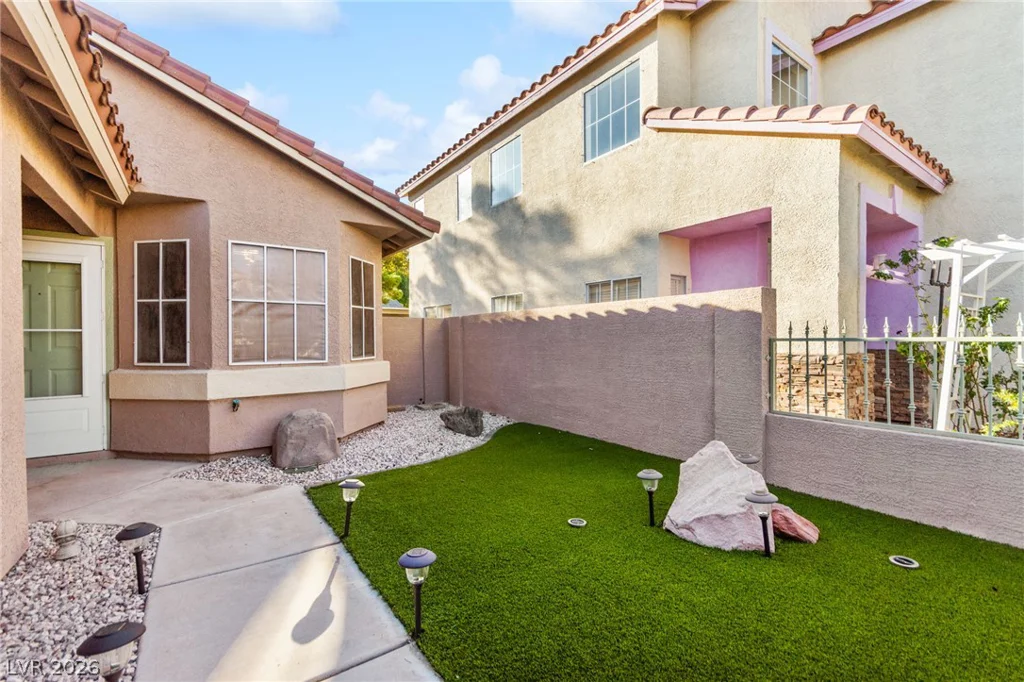 5909 Silver Heights, Las Vegas, NV 89130
