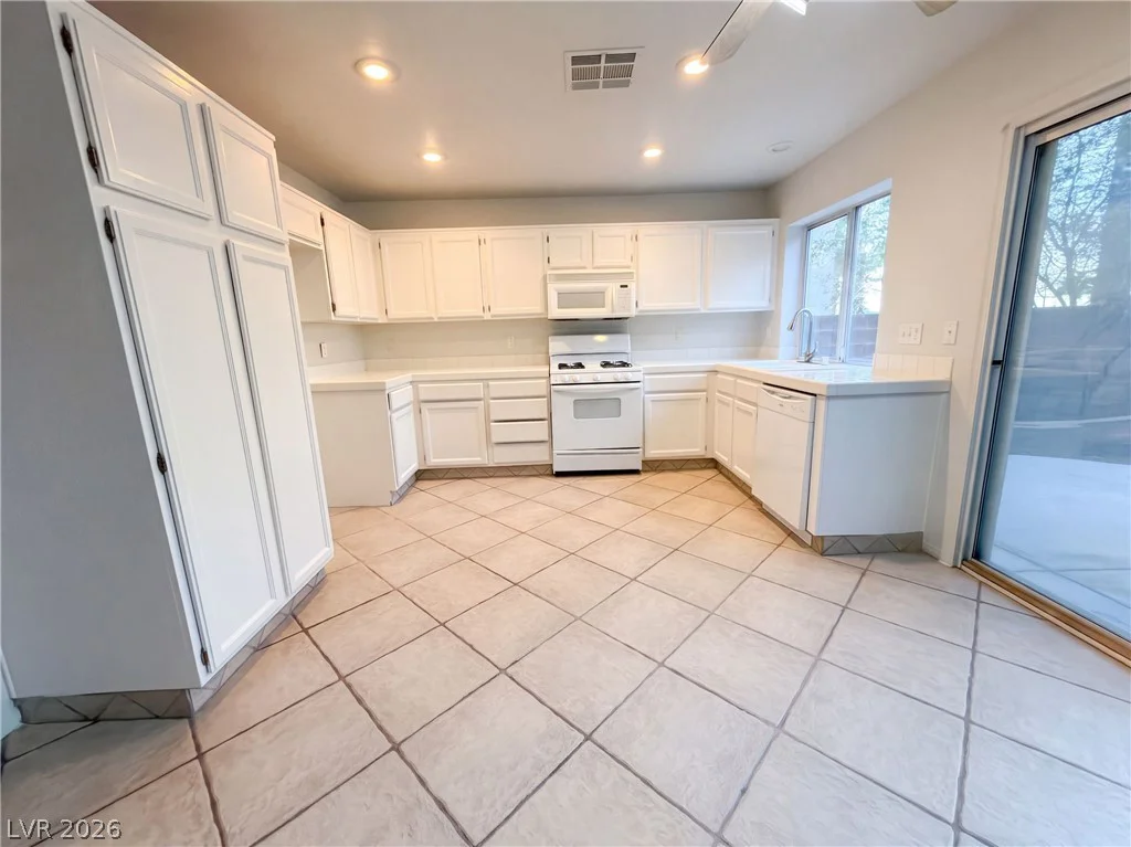 1008 Windhook, Las Vegas, NV 89144