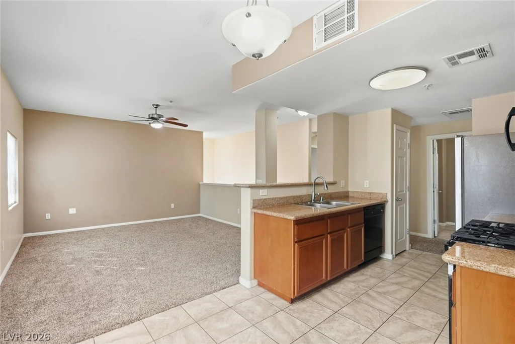 7701 Robindale, Las Vegas, NV 89113