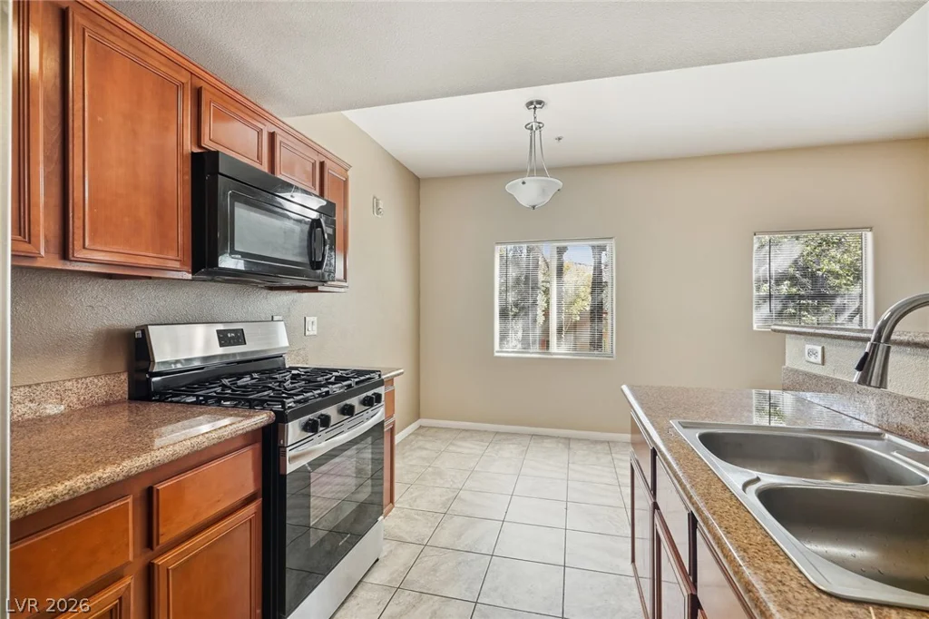 7701 Robindale, Las Vegas, NV 89113