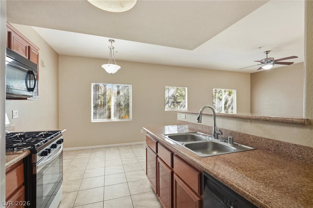 7701 Robindale, Las Vegas, NV 89113