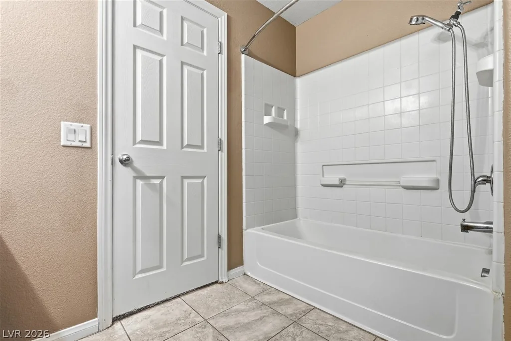 7701 Robindale, Las Vegas, NV 89113