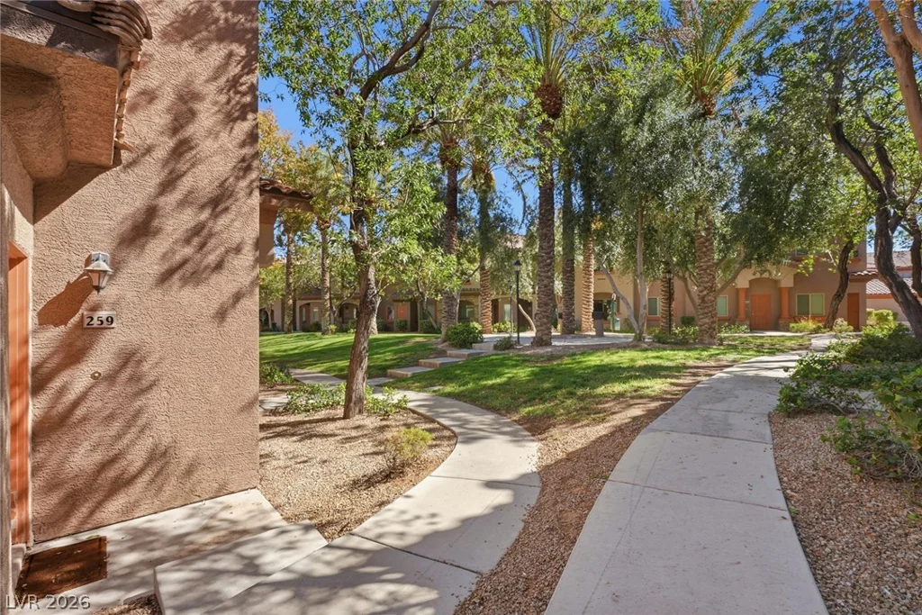7701 Robindale, Las Vegas, NV 89113