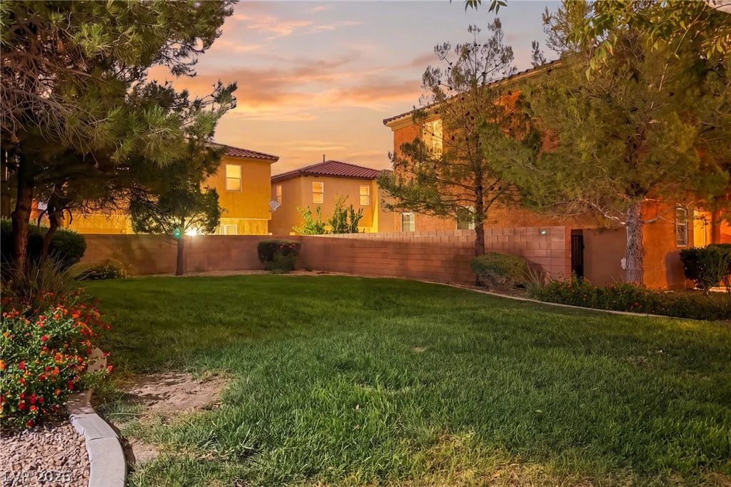 636 Crying Bird, Las Vegas, NV 89178