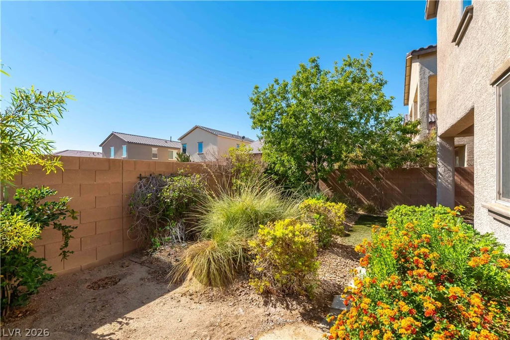 2589 Champagne Topaz, Las Vegas, NV 89120