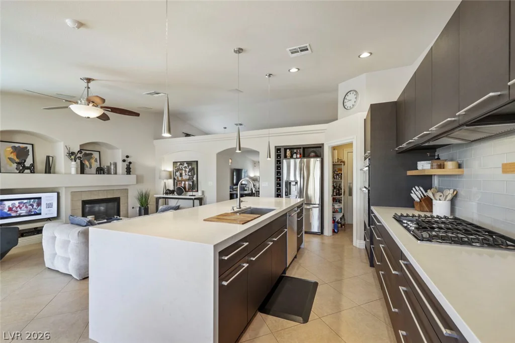 70 Tower Mustard, Henderson, NV 89002