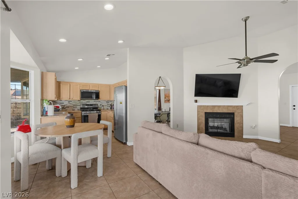 6576 Goldencreek, Las Vegas, NV 89108