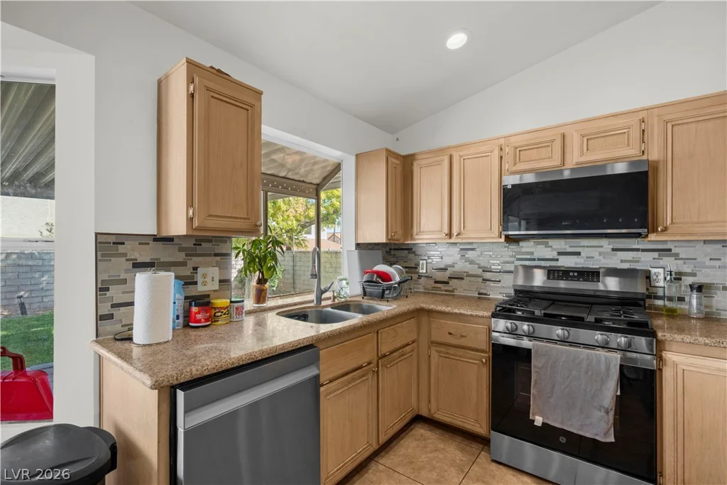 6576 Goldencreek, Las Vegas, NV 89108