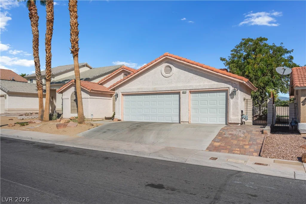 6576 Goldencreek, Las Vegas, NV 89108