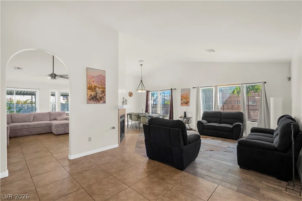 6576 Goldencreek, Las Vegas, NV 89108