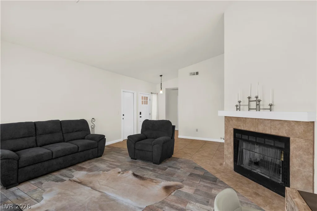 6576 Goldencreek, Las Vegas, NV 89108