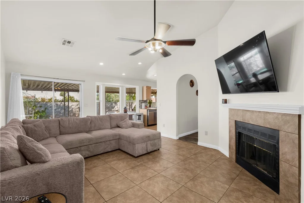 6576 Goldencreek, Las Vegas, NV 89108