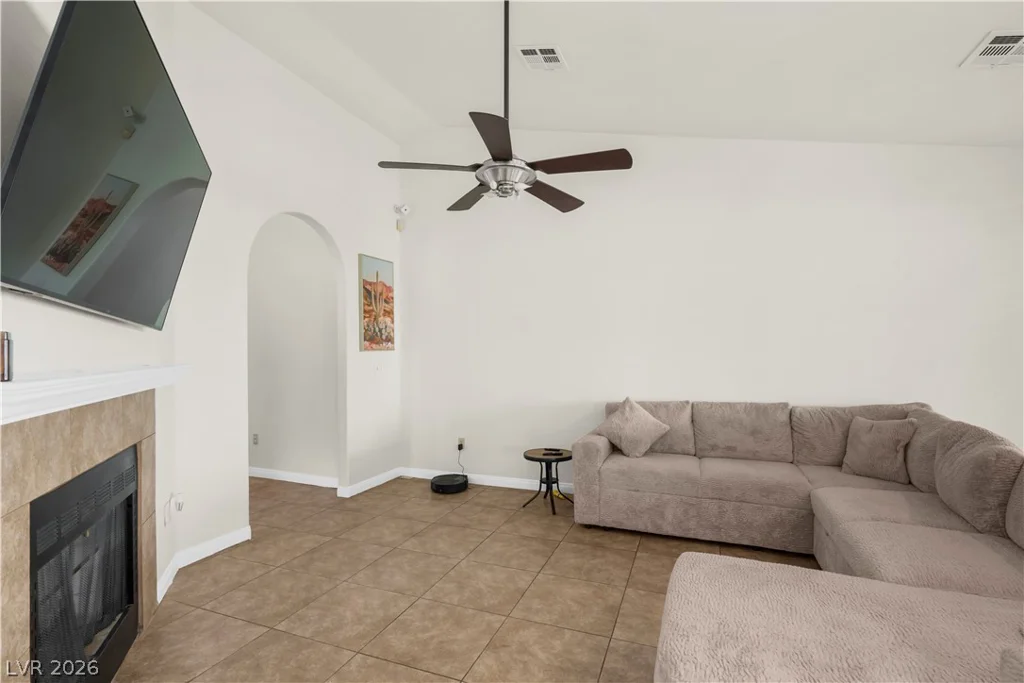 6576 Goldencreek, Las Vegas, NV 89108