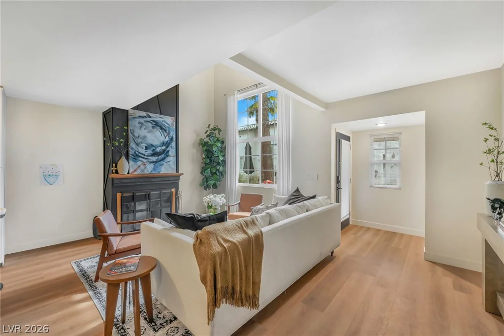 2471 Old Forge, Las Vegas, NV 89121