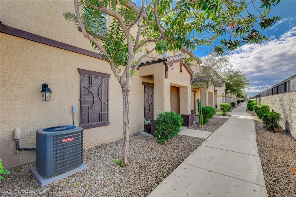 5226 Steep Cliffs, Las Vegas, NV 89115